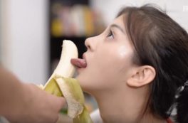 Cho con bạn thân nứng lờ ăn chuối no nê