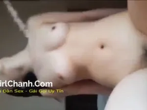 Em gái rên sung sướng lên đỉnh trong tư thế “cưỡi ngựa”