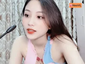 em kami show thân hình gợi dục trắng nõn của mình