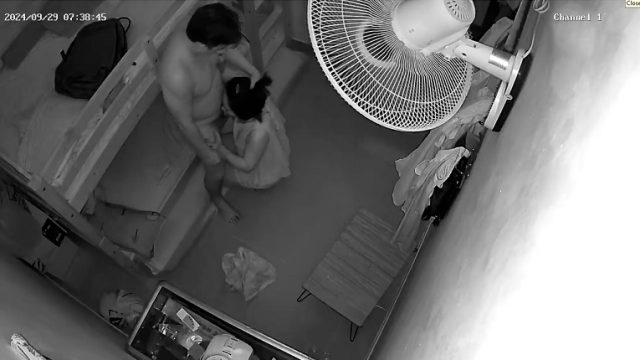 Em giúp việc nửa đêm bú cặc anh chủ nhà đã có vợ