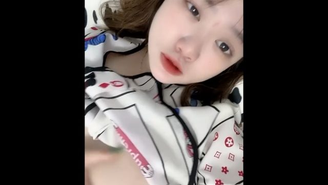 Mặt xinh, tâm hồn dâm đãng lồn thì múp