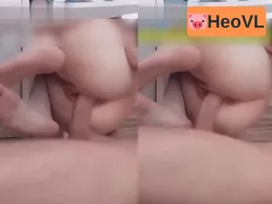 Bắt em chổng mông trên ghế rồi đút cu vào dập