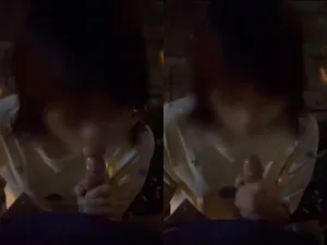 Cởi quần bắt em ghệ kính cận bú cặc giữa đường