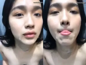 Bắn tinh trùng lên trên mặt em asianbabygirl