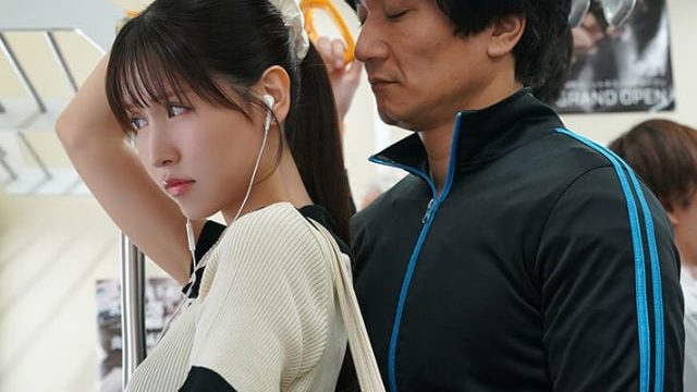 Bị thầy giáo cũ bắn tinh vào lồn ngay trên tàu điện