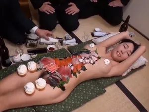 Những anh nhân viên may mắn được địt vào lồn sếp nữ
