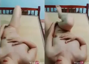 Quay lén em gái nhà bên nứng lồn thủ dâm
