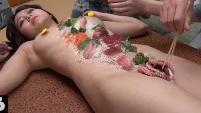 Cả đám nhậu say gọi em gái ngành về chơi tập thể