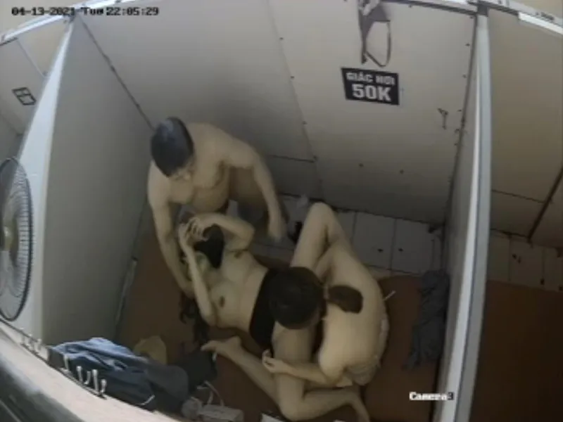 Threesome gái tướng ngon trong phòng giác hơi