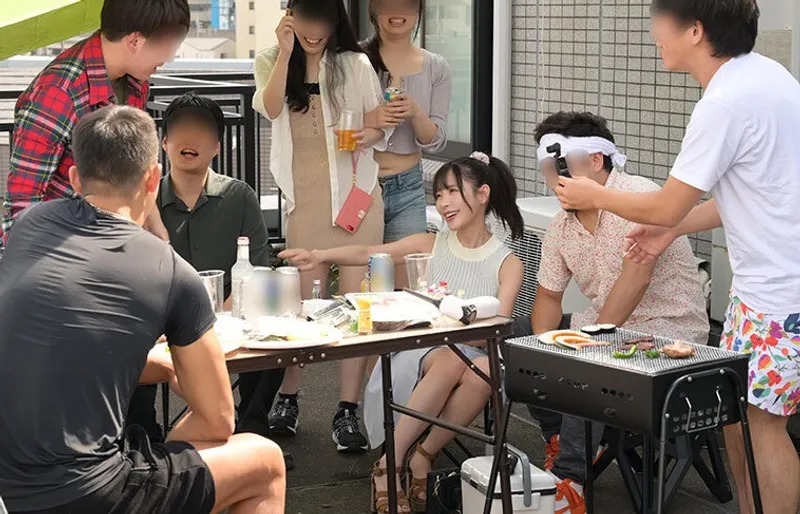 Em gái bị bạn học chuốc say và thác loạn tập thể