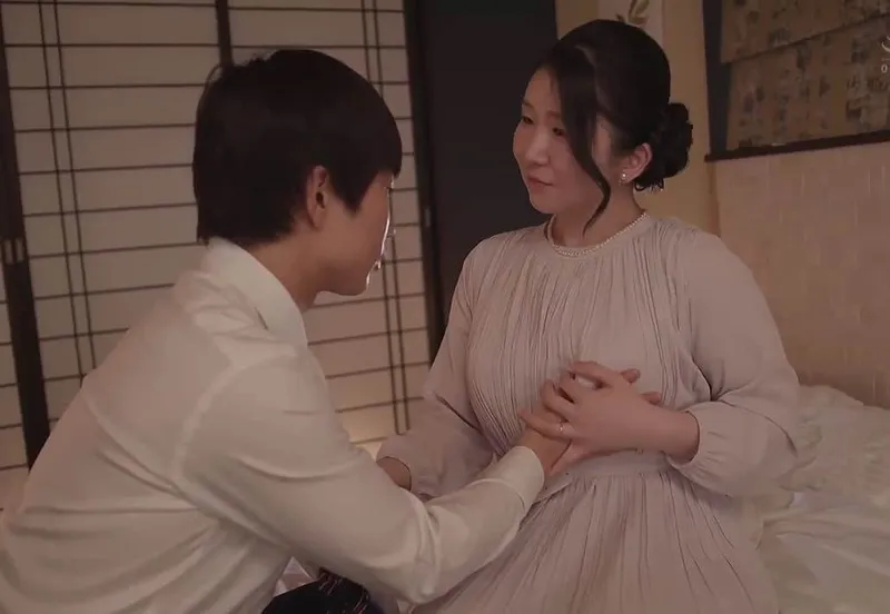 Con trai vừa tốt nghiệp và món quà bất ngờ từ má kế