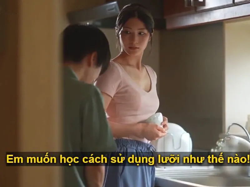Sau một lần được chị gái dạy hôn, cậu em trai làm liều đè chịch chị ấy mỗi ngày